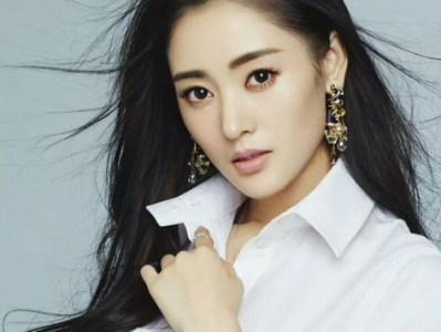 张天爱慷慨送礼：全团队共享CHANEL奢华关怀