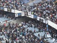 梅西印度行短暂亮相引发球迷愤怒，场地遭砸场抗议