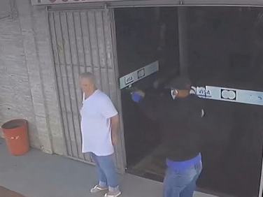 美大学枪击案惊魂：学生齐举双手，有序转移避险